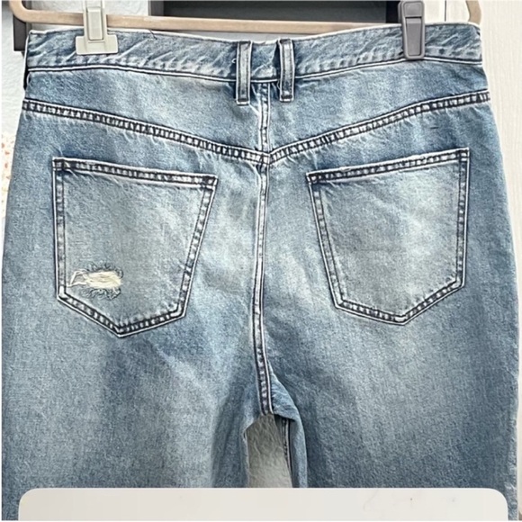 We the Free Mid Rise Indigo Distressed Jeans Size Sz 31 Button Fly - Picture 7 of 9